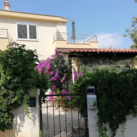 Deni Milna (Brac)