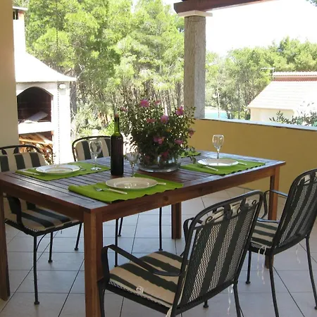 Appartement Deni Milna (Brac)