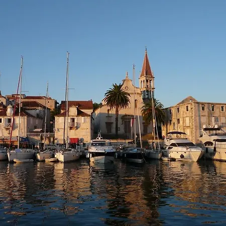 Deni Milna (Brac)